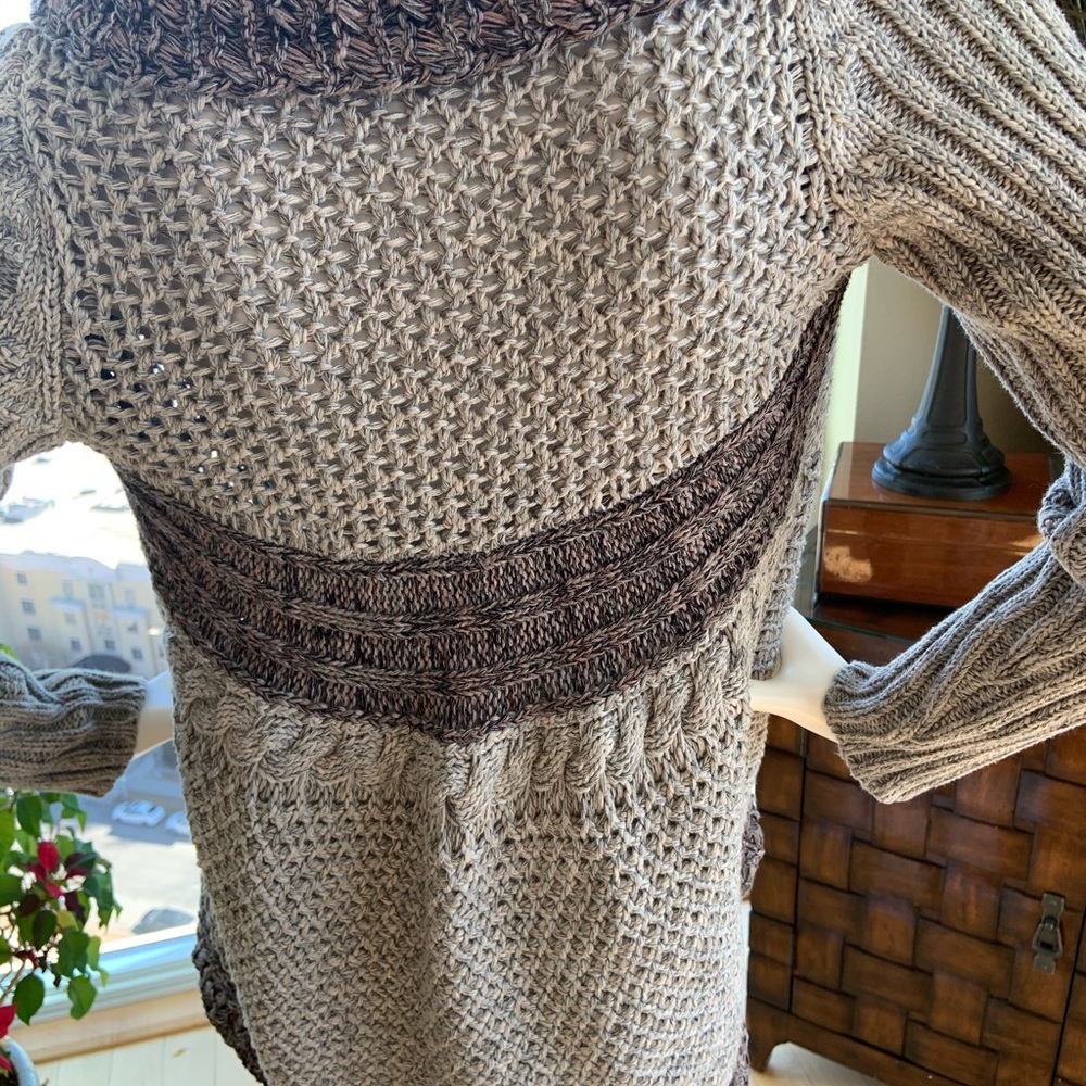 Unique Cabi neutral-colored sweater - Picture 4 of 5